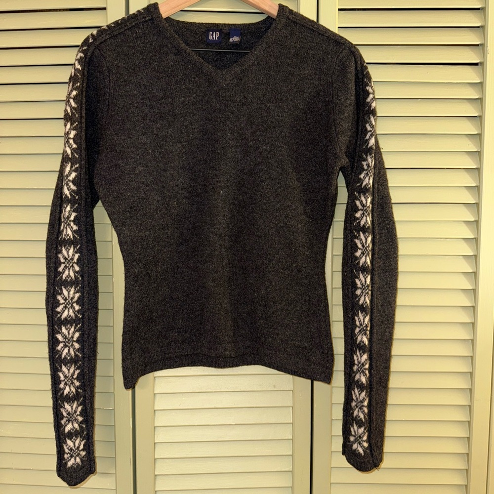 GAP Grey Lambswool Sweater with White Snowflake Pattern